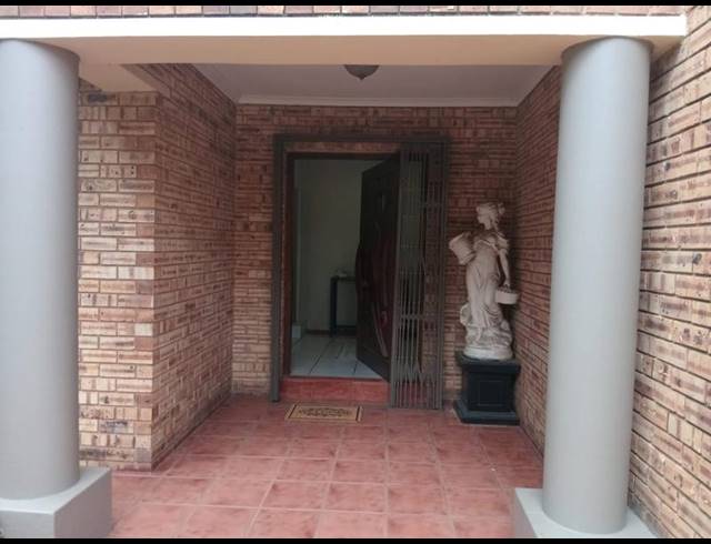 4 BEDROOM HOUSE FOR SALE IN NOORDHEUWEL